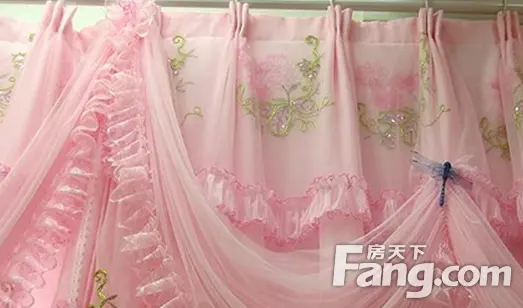 窗帘打孔和挂钩的区别？窗帘挂钩怎么挂？