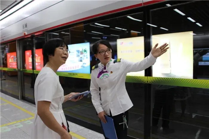 东莞迎来地铁时代 万名市民新鲜体验试乘