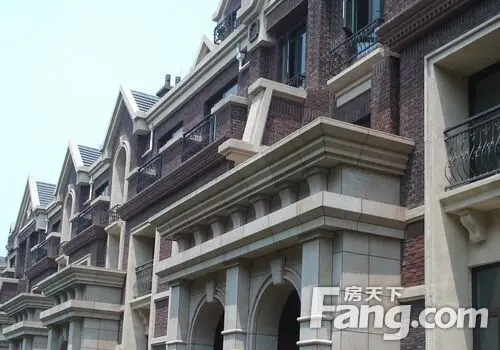石材幕墙与主龙骨之间的距离是多少