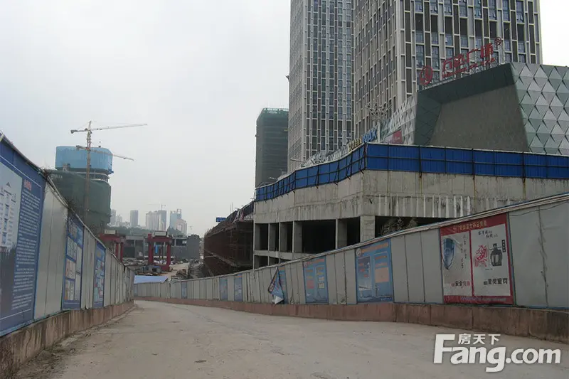 7号线地铁南村万博站在番禺万达广场门口