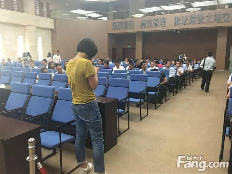龙华现售地开拍