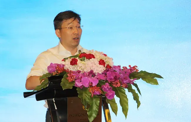 九鼎集团董事长周国洪答业主问九鼎装饰免费装修之旅起航,现场一些