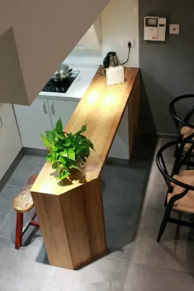 封闭式厨房也可以用吧台,不仅多了一个备餐区,还可以当小餐厅.