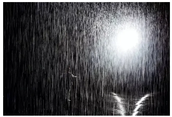 【福州】楼盘软文 :奇幻大雨来袭!40℃的夏天,天气预报忘记了