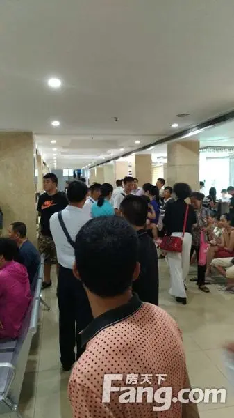 北海房地产交易中心几乎每天都“挤破头”！