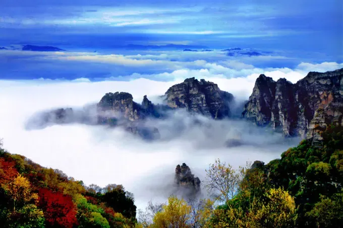 旅游旺季将过no白石山的秋天更美