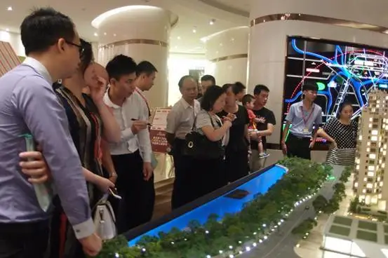 致敬地王！白鹅潭新推江景豪宅全城争抢！