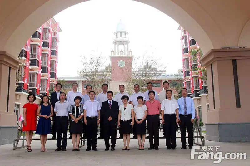 海南华侨中学观澜湖学校落成仪式暨开学典礼嘉宾合影