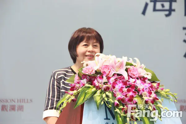海南华侨中学观澜湖学校校长汪娟致辞
