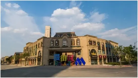 据说,中海国际社区的滨水美食街明年初开街!