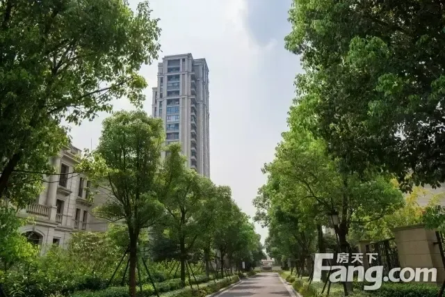 就拿城南大的百合新城来说建筑面积110万方.