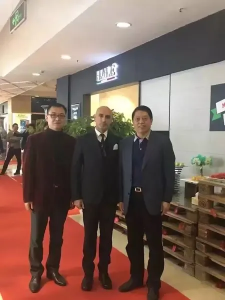 (左)达芬奇美居连锁ceo乔永东先生