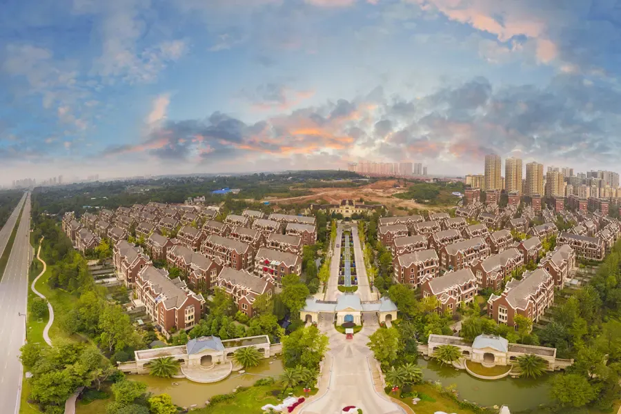 从天空中看楼盘 点击查看航拍>>