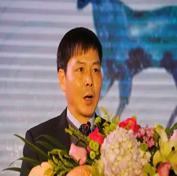 首先禹洲集团执行总裁蔡明辉先生登台致辞.