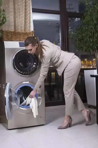 俄罗斯新闻官晒出的福利是1台卡萨帝洗衣机