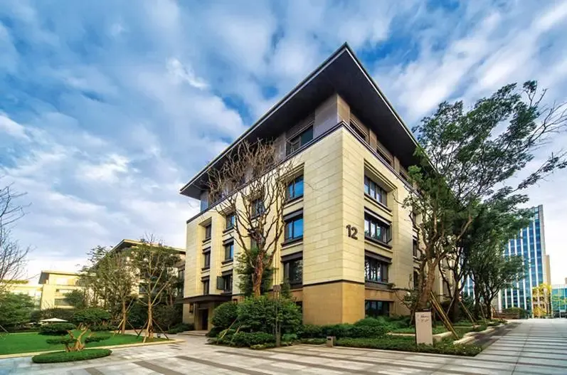 重庆总部城荣获"城市建设十大典范楼盘"