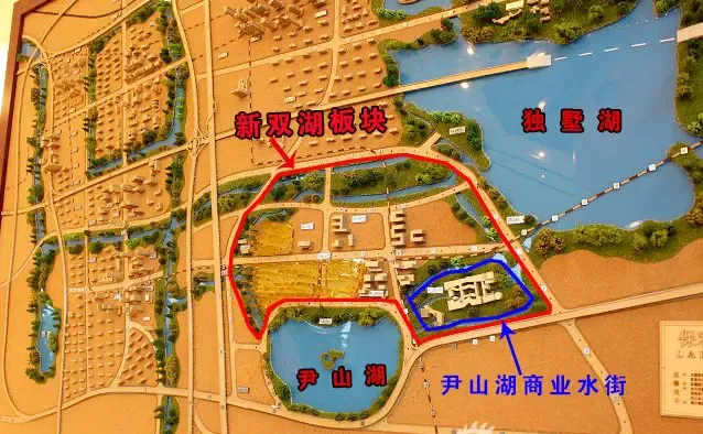 前几年在大格局变动下,园区湖东市场已经饱和,新双湖板块闯入大家的