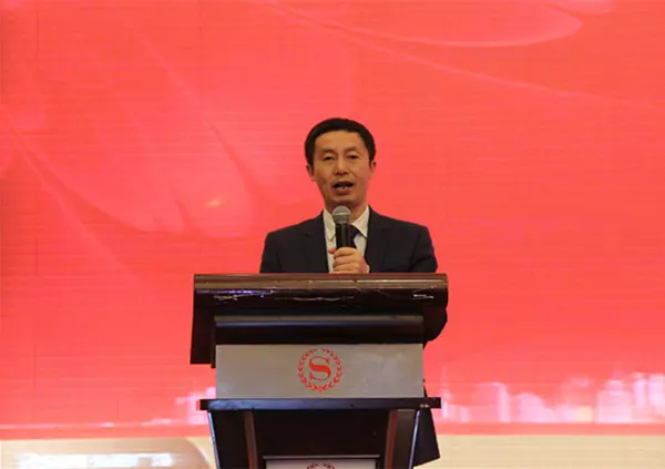 收官仪式在一段精彩的开场舞后正式开始,总经理陈宗祥先生首先致辞"