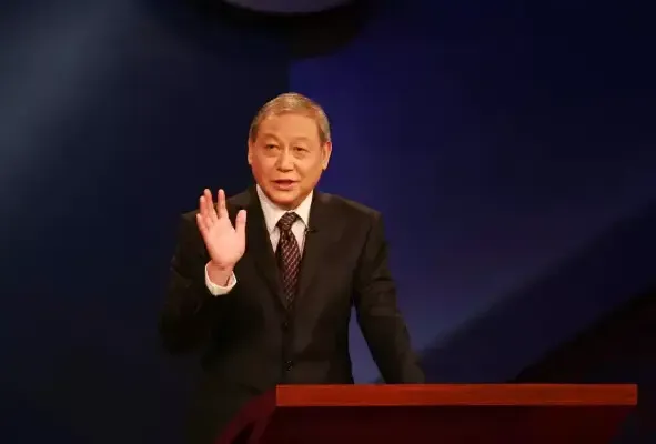 作为一个学者,方志远有多重身份,在人大会议上他建言献策,在讲台上他