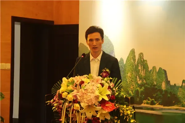 龙光地产集团总裁纪踺德