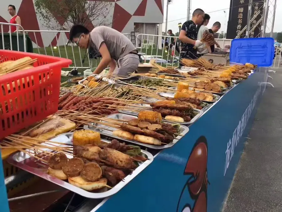 "激情烧烤季 high翻啤酒节" 文一千树湾啤酒龙虾节火辣开幕