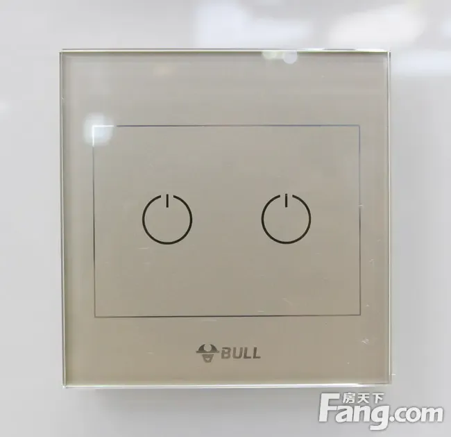 小编逛店:公牛高颜值开关已上线 一键点亮新视界