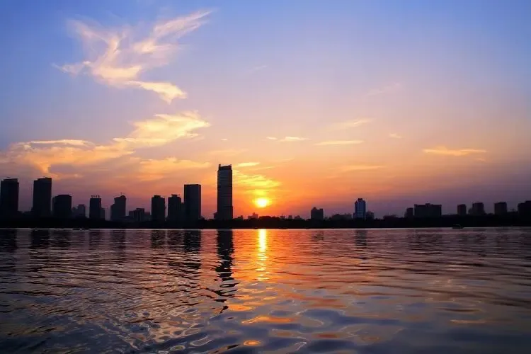 一遇风云便化龙!土拍,大佬让梅龙湖难自弃