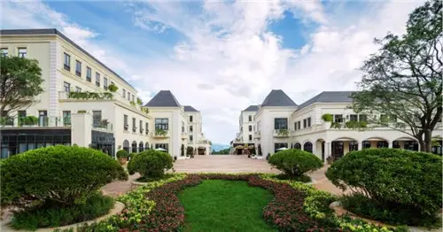 养老小镇实景最后,黄部长还对诺仕达集团及集团创始人,党委书记任怀灿