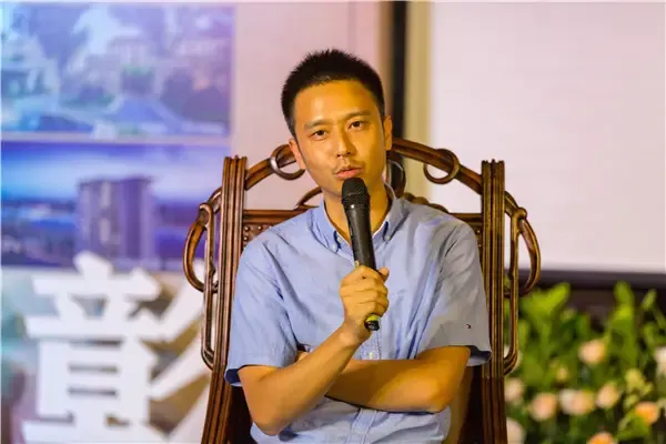 融创中国西南区域营销中心常务副总丁杰现场发言