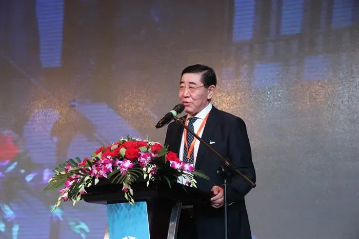 以"科技,时尚,坚持,发展"为主旨的2017世界地板业工商峰会在常举行