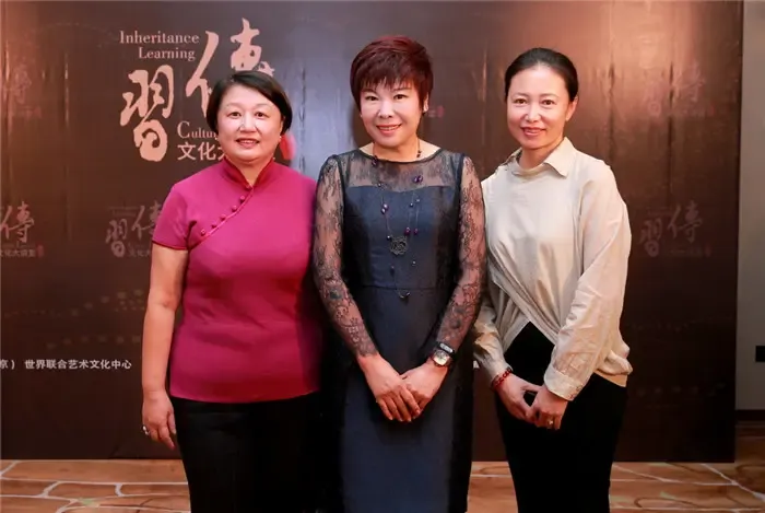 于丹论道家教与门风1500余名简一老友欢聚文化之夜