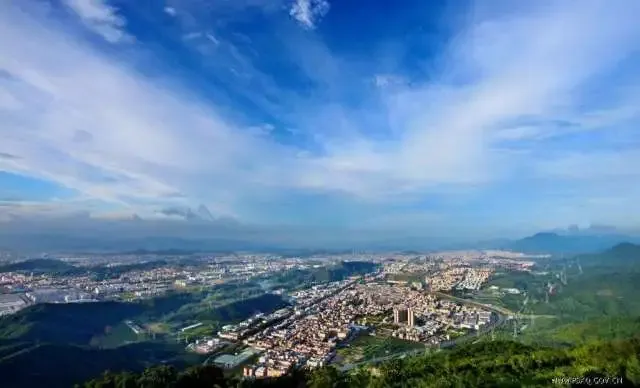 毗邻深圳坪山新区,距离香港47海里 大亚湾的交通很顺畅 沿海高速公路