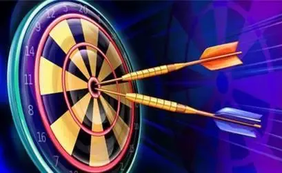 还有射飞镖等着你 如果说套圈圈是靠运气的话 飞镖可是完全靠实力的