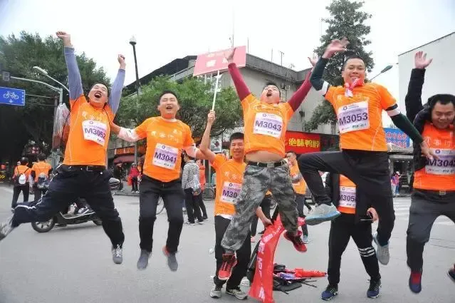 600人跑团领跑桂林 奔跑彰泰气势如虹