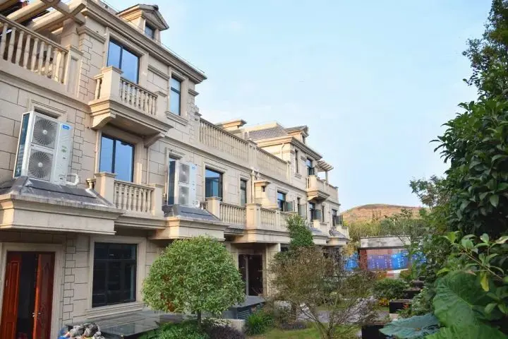 拉菲庄园实景 弘洋·拉菲庄园 西陵区216,248 城央法式联排别墅