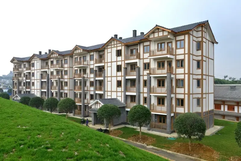 元/平方米在线咨询"现在好了,我们搬过来,古镇这边让我在这里当保洁