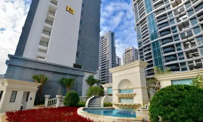 海湾一城由汕头市长平房地产开发有限公司开发建设,项目计划建设12栋