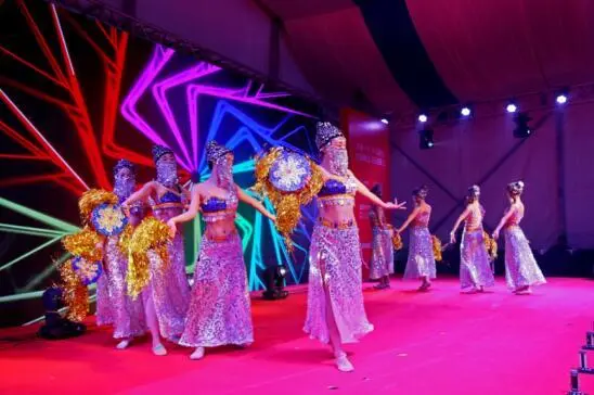 中南“彩虹家”阶段成果展暨千人火锅盛宴暖心盛放
