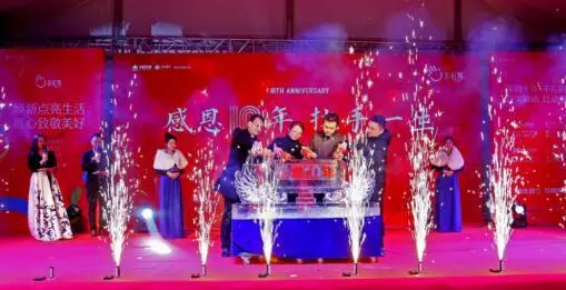 中南“彩虹家”阶段成果展暨千人火锅盛宴暖心盛放
