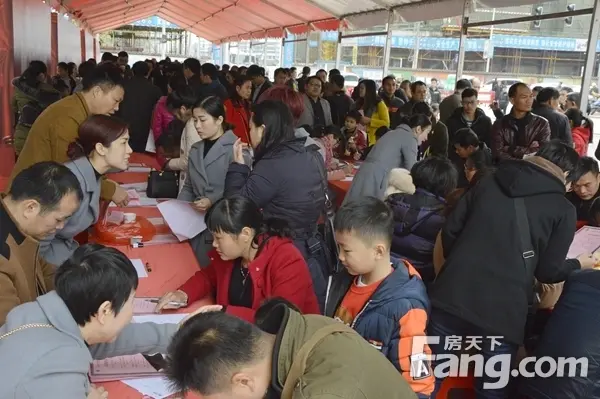 1月13日盛世荷城a3区提前168天交房 再次获业主称赞