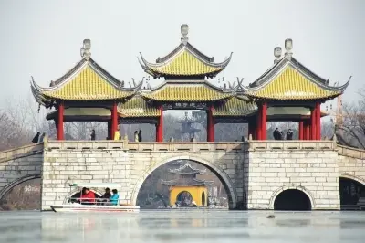 摄影者发现瘦西湖藏着一个秘密 五亭桥小金山钓鱼台"三亭同框"