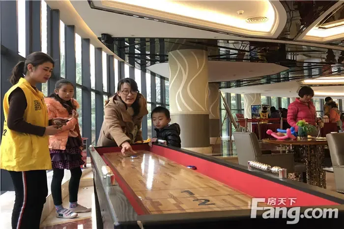 快乐敲砖工,趣味推推乐,神奇射箭手,抓娃娃机,百发百中等游戏,玩的不