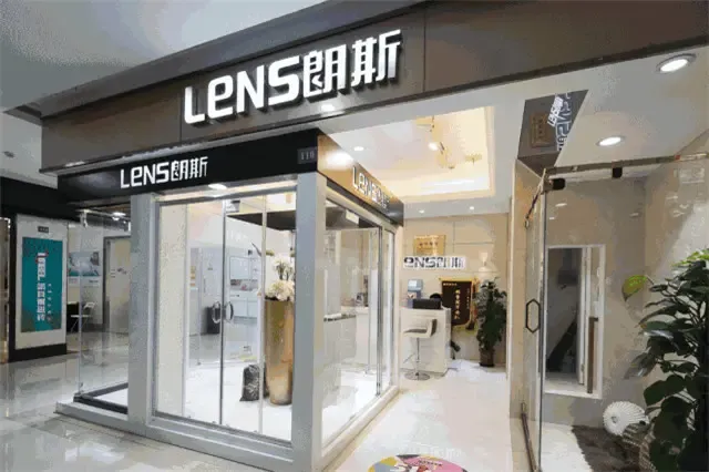 再亲自煮年夜饭了 年终的上海,更是街头萧索,分外冷清 百家宜家装庙会