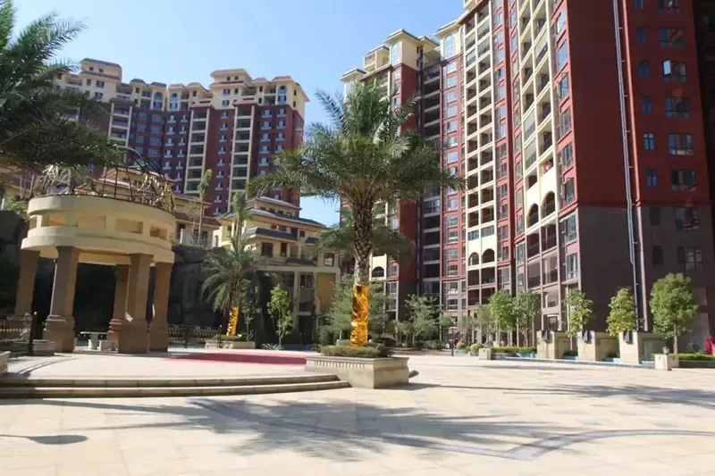 岑溪公园里 买复式楼送车位!幸福一步到位!