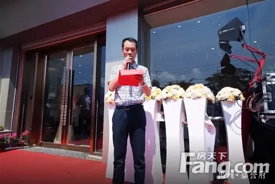 现场锣鼓喧天礼乐齐鸣,缎带剪落的那刻,宣告着禹洲·嘉誉府营销中心