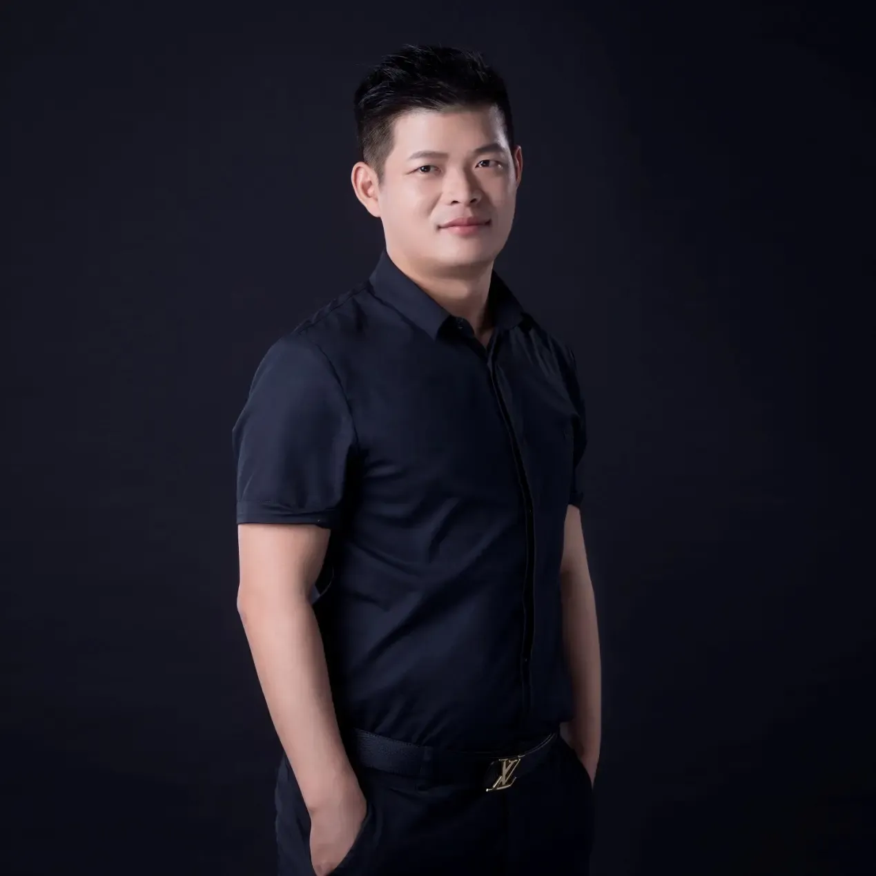 (张海洋设计师 案例作品) 黎建军设计师,有着5年的设计经验,擅长现代