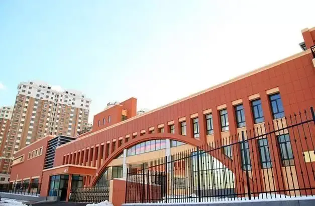 高区三小已具备使用条件,可提供900个学位