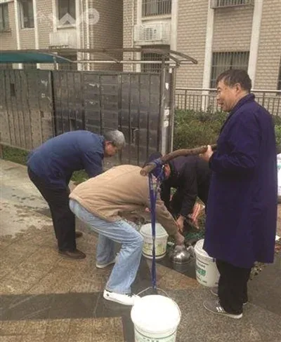 物业和业主因收费起纠纷 华汇康城小区断水断电乱了套