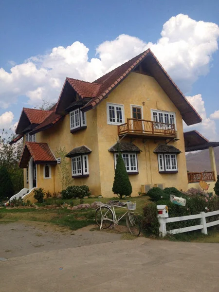 泰国农村富裕家庭住房.
