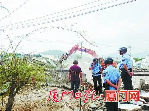 厦门打击灾后顶风抢建违建 拆除存安全隐患建筑